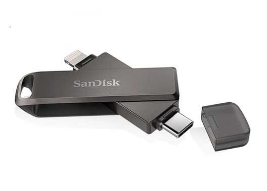 USBメモリの例。SanDisk USB Type-C